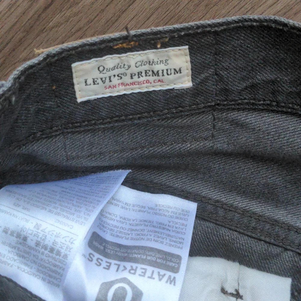 LEVI'S SIZE 26 - Picture 2 of 2